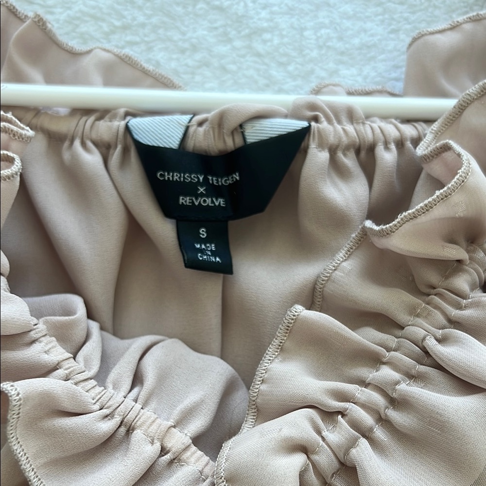 Chic Off-Shoulder Ruffled Blouse - image 4